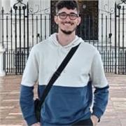 Profesor de inglés imparte clases de nivel básico e intermedio a personas de todas edades